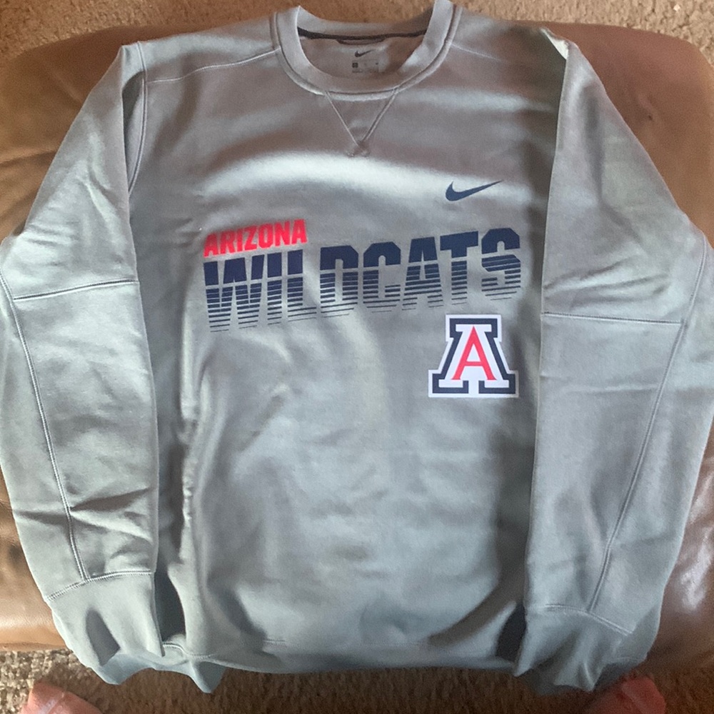 University of Arizona Nike Crew Neck Sweat Shirt Size XL. Never Worn New in Bag
